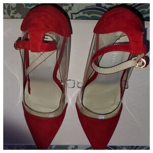 GENTLY WORN ONCE red pumps